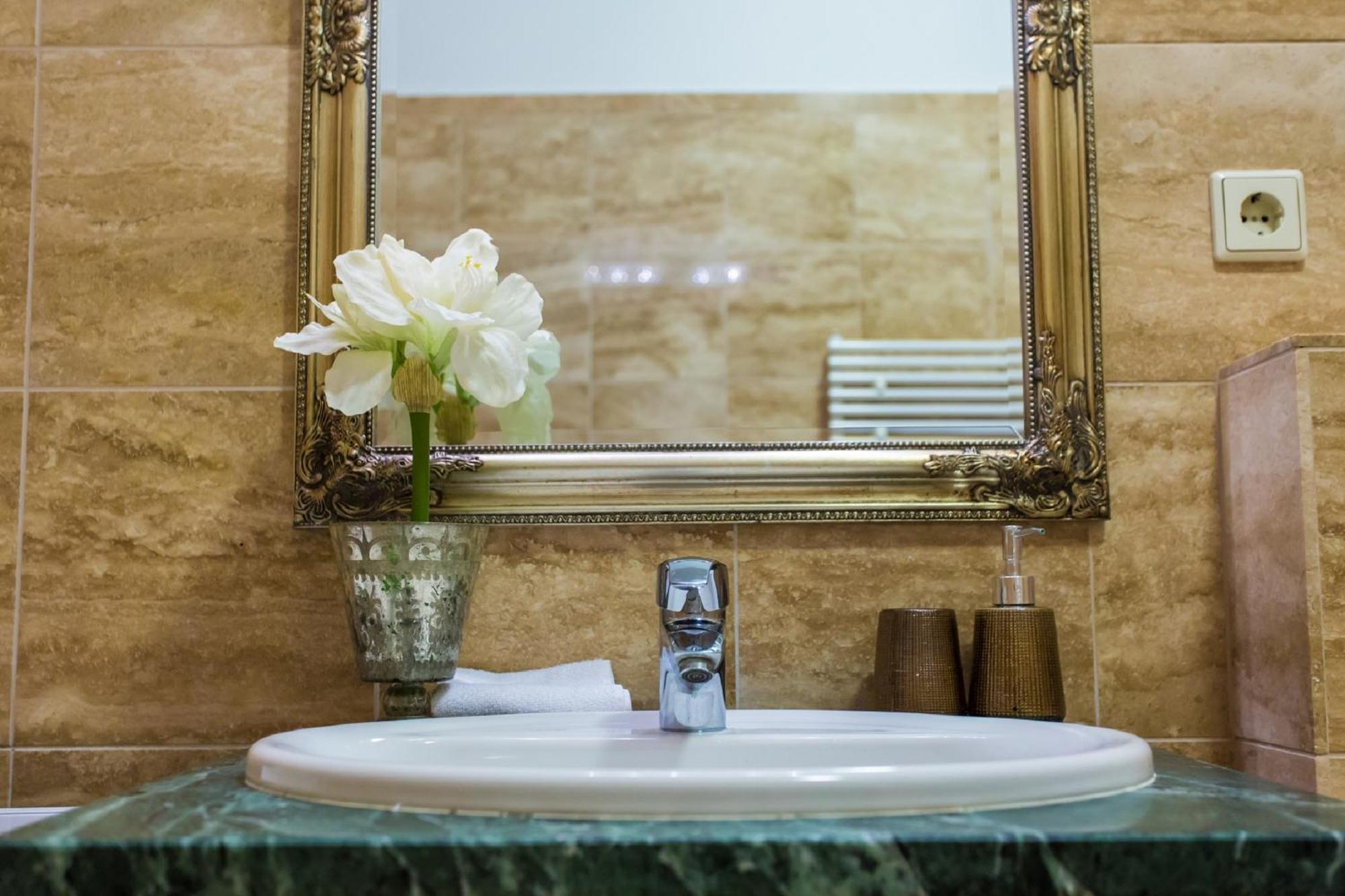 Colours Apartments Superior With Free Parking Budapest Luaran gambar