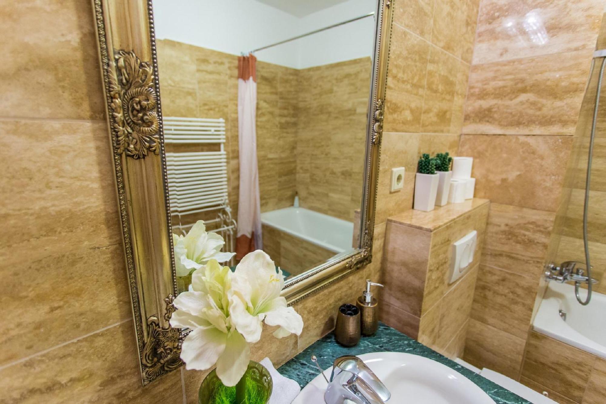 Colours Apartments Superior With Free Parking Budapest Luaran gambar
